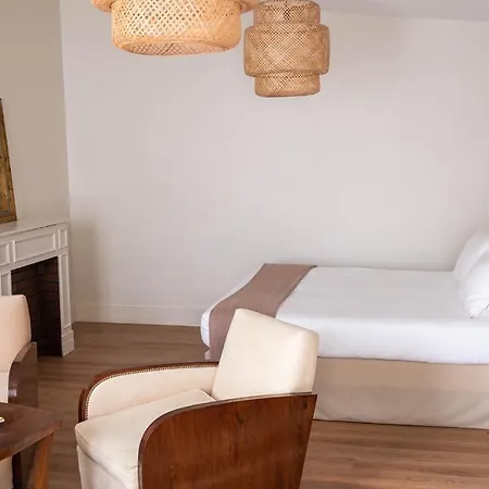 Celeste Batignolles Montmartre 4*